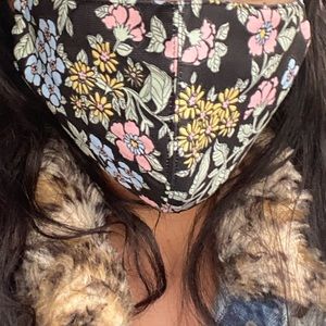 🌸 Tory Burch mask